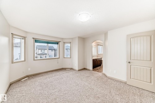 5930 165 Avenue, Edmonton, AB - Indoor Photo Showing Other Room