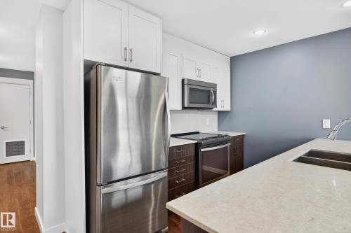 513 5 St Louis Street, St. Albert, AB - Indoor Photo Showing Kitchen With Double Sink With Upgraded Kitchen
