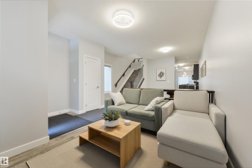 10511 154 Street, Edmonton, AB - Indoor Photo Showing Living Room