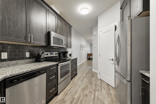 10511 154 Street, Edmonton, AB - Indoor Photo Showing Kitchen With Upgraded Kitchen