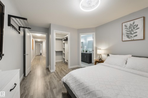 10511 154 Street, Edmonton, AB - Indoor Photo Showing Bedroom