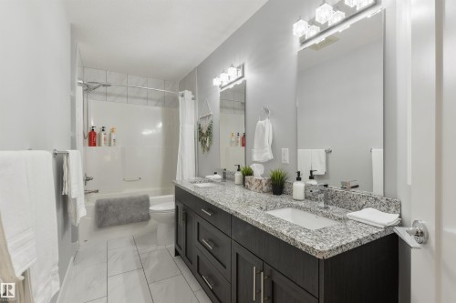 10511 154 Street, Edmonton, AB - Indoor Photo Showing Bathroom