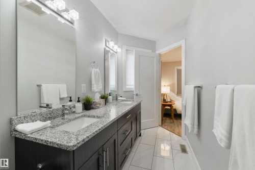 10511 154 Street, Edmonton, AB - Indoor Photo Showing Bathroom