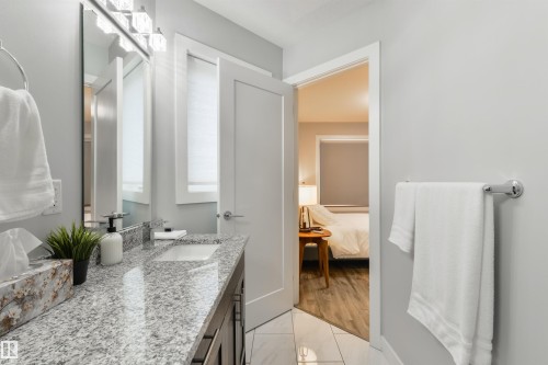 10511 154 Street, Edmonton, AB - Indoor Photo Showing Bathroom