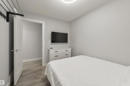 10511 154 Street, Edmonton, AB - Indoor Photo Showing Bedroom