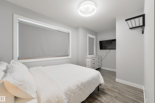 10511 154 Street, Edmonton, AB - Indoor Photo Showing Bedroom