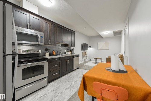 10511 154 Street, Edmonton, AB - Indoor Photo Showing Kitchen