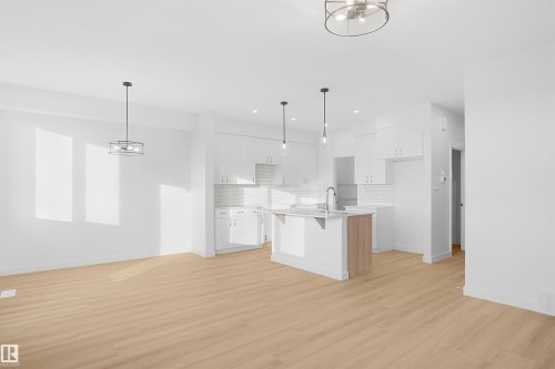 7243 182 Avenue, Edmonton, AB - Indoor Photo Showing Kitchen With Upgraded Kitchen