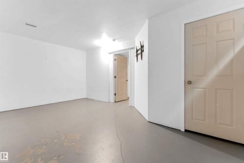 610 Tamarack Road, Edmonton, AB - Indoor Photo Showing Other Room