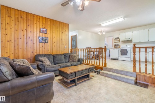 62 Buskmose Drive, Rural Wetaskiwin County, AB - Indoor Photo Showing Living Room