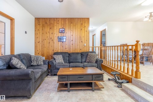 62 Buskmose Drive, Rural Wetaskiwin County, AB - Indoor Photo Showing Living Room