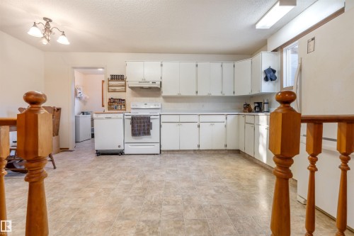 62 Buskmose Drive, Rural Wetaskiwin County, AB - Indoor Photo Showing Kitchen