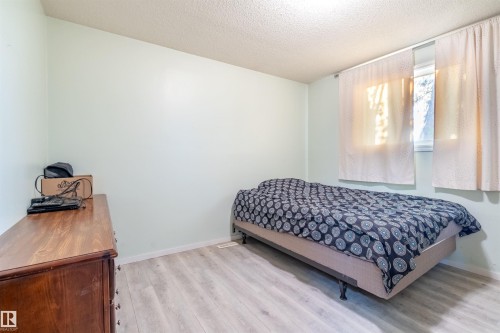 62 Buskmose Drive, Rural Wetaskiwin County, AB - Indoor Photo Showing Bedroom