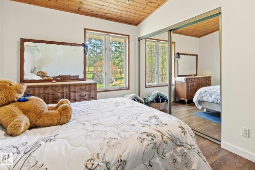 19 56420 Rge Road 231, Rural Sturgeon County, AB - Indoor Photo Showing Bedroom