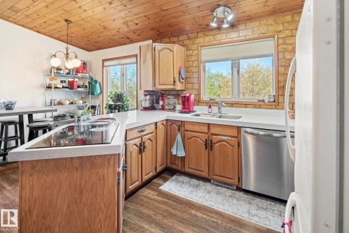19 56420 Rge Road 231, Rural Sturgeon County, AB - Indoor Photo Showing Kitchen With Double Sink