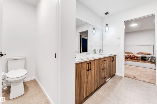 6205 46 Avenue, Beaumont, AB - Indoor Photo Showing Bathroom