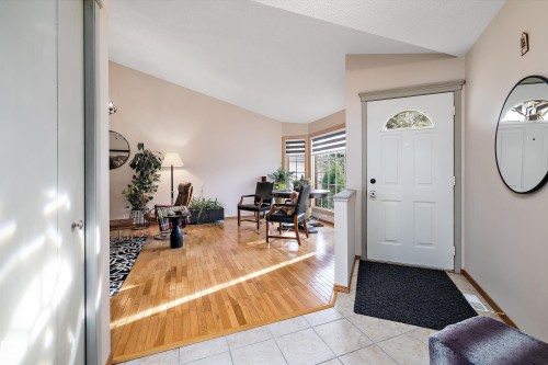 1060 Wedgewood Boulevard, Edmonton, AB - Indoor Photo Showing Other Room