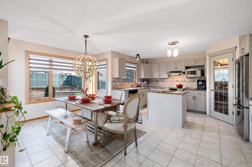 1060 Wedgewood Boulevard, Edmonton, AB - Indoor