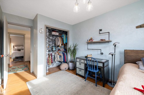 1060 Wedgewood Boulevard, Edmonton, AB - Indoor Photo Showing Bedroom