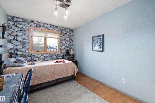1060 Wedgewood Boulevard, Edmonton, AB - Indoor Photo Showing Bedroom