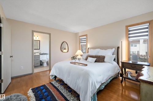 1060 Wedgewood Boulevard, Edmonton, AB - Indoor Photo Showing Bedroom