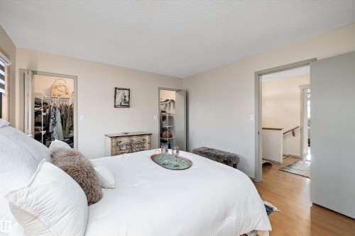 1060 Wedgewood Boulevard, Edmonton, AB - Indoor Photo Showing Bedroom