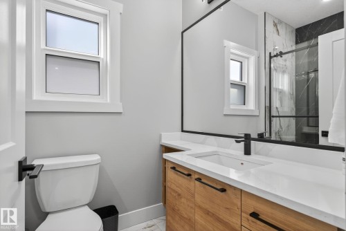 1815 17 Avenue, Edmonton, AB - Indoor Photo Showing Bathroom