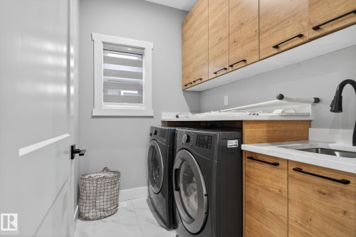 1815 17 Avenue, Edmonton, AB - Indoor Photo Showing Laundry Room