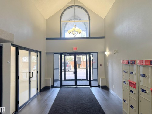 421 3425 19 Street, Edmonton, AB - Indoor Photo Showing Other Room