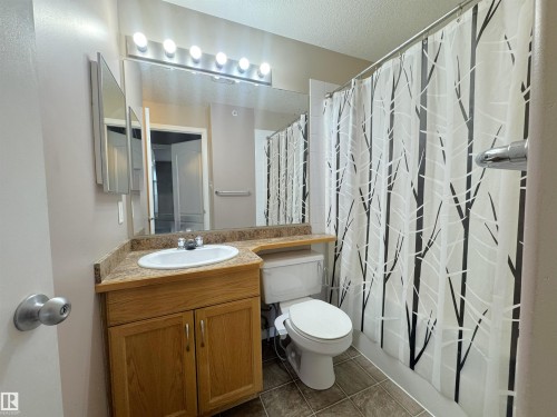 421 3425 19 Street, Edmonton, AB - Indoor Photo Showing Bathroom