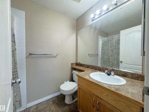 421 3425 19 Street, Edmonton, AB - Indoor Photo Showing Bathroom
