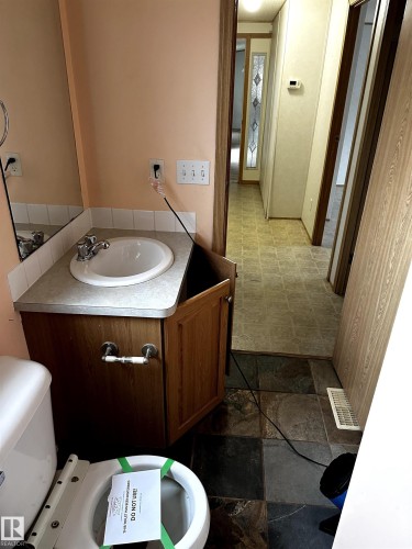 4816 48 Avenue, Wetaskiwin, AB - Indoor Photo Showing Bathroom