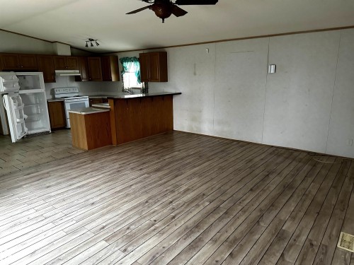 4816 48 Avenue, Wetaskiwin, AB - Indoor Photo Showing Kitchen