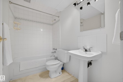 14524 21 Street, Edmonton, AB - Indoor Photo Showing Bathroom
