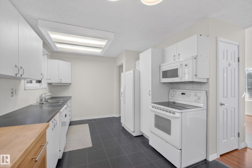 14524 21 Street, Edmonton, AB - Indoor Photo Showing Kitchen