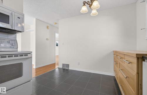 14524 21 Street, Edmonton, AB - Indoor Photo Showing Kitchen