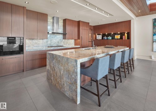 112 Westbrook Drive, Edmonton, AB - Indoor Photo Showing Kitchen With Upgraded Kitchen