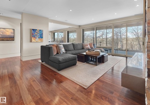 112 Westbrook Drive, Edmonton, AB - Indoor Photo Showing Living Room