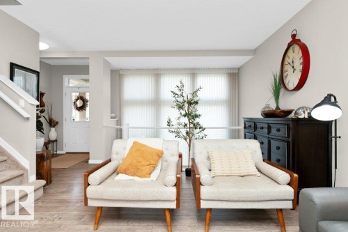 1527 Secord Road, Edmonton, AB - Indoor Photo Showing Living Room