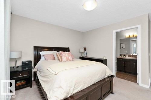 1527 Secord Road, Edmonton, AB - Indoor Photo Showing Bedroom