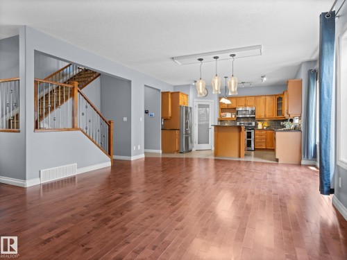 5116 Chateau Court, Beaumont, AB - Indoor Photo Showing Kitchen