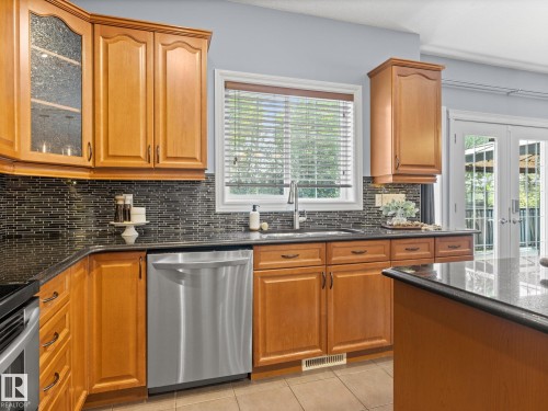 5116 Chateau Court, Beaumont, AB - Indoor Photo Showing Kitchen