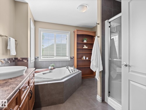 5116 Chateau Court, Beaumont, AB - Indoor Photo Showing Bathroom