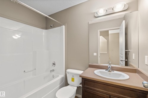 21328 95 Avenue, Edmonton, AB - Indoor Photo Showing Bathroom