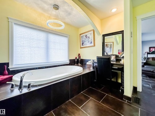 3438 West Landing, Edmonton, AB - Indoor Photo Showing Bathroom