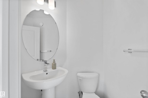 2208 82 Street, Edmonton, AB - Indoor Photo Showing Bathroom