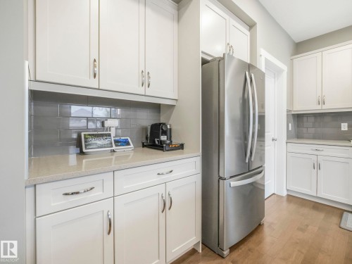 3613 Cherry Link Link, Edmonton, AB - Indoor Photo Showing Kitchen