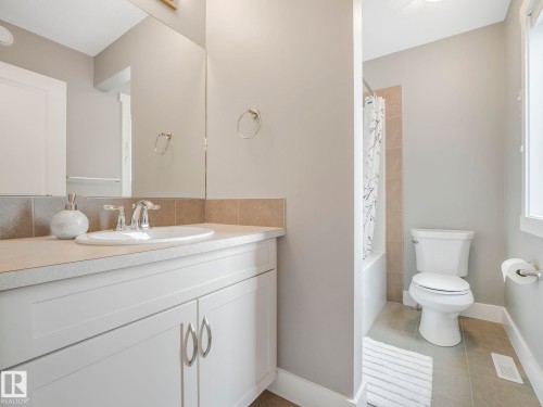 3613 Cherry Link Link, Edmonton, AB - Indoor Photo Showing Bathroom