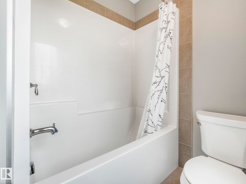 3613 Cherry Link Link, Edmonton, AB - Indoor Photo Showing Bathroom