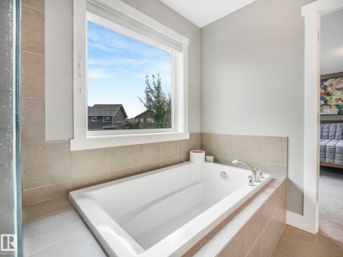 3613 Cherry Link Link, Edmonton, AB - Indoor Photo Showing Bathroom